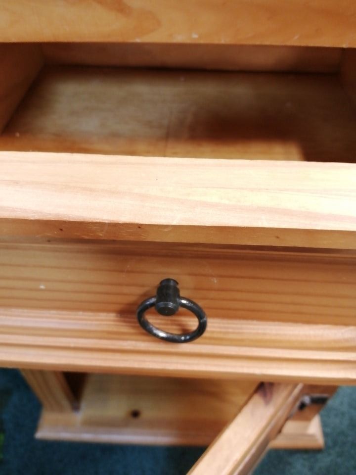 Pine one drawer bedside locker1