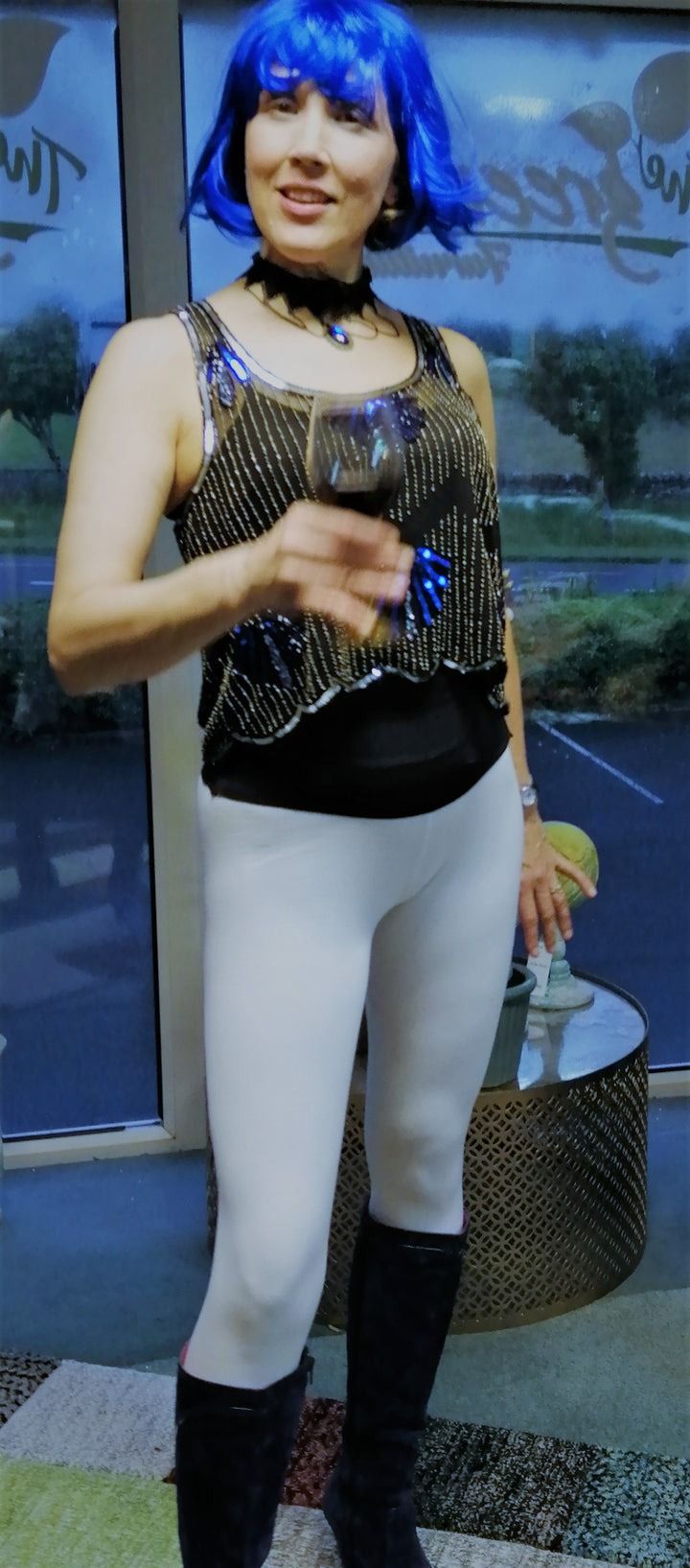 Uma Thurman inspired black and blue sequinned top2