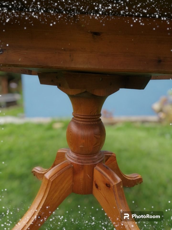 Round pine table2