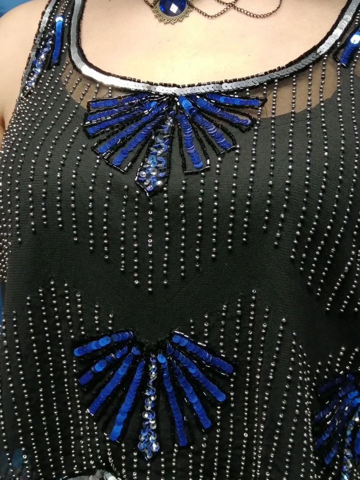 Uma Thurman inspired black and blue sequinned top4